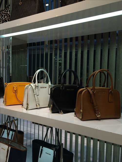 解析美國(guó)代購(gòu)買(mǎi)手直招代理與商品房代購(gòu)代銷(xiāo) 機(jī)遇、模式與風(fēng)險(xiǎn)防范